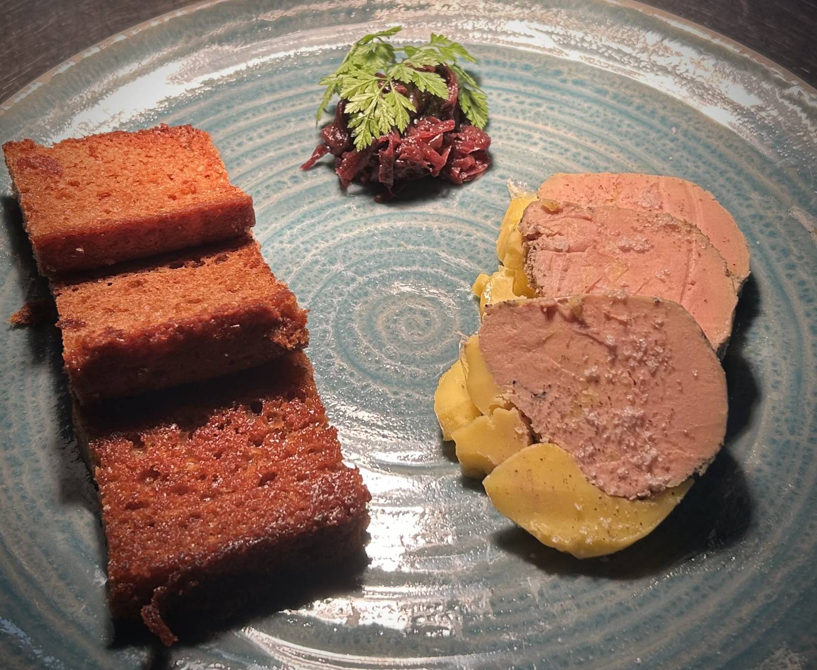 Restaurant dans un cadre épuré avec ambiance feutrée proche Talence 33400