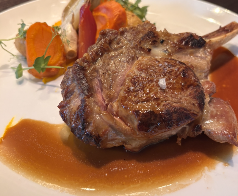 La Côte de veau et jus corsé au beurre noisette